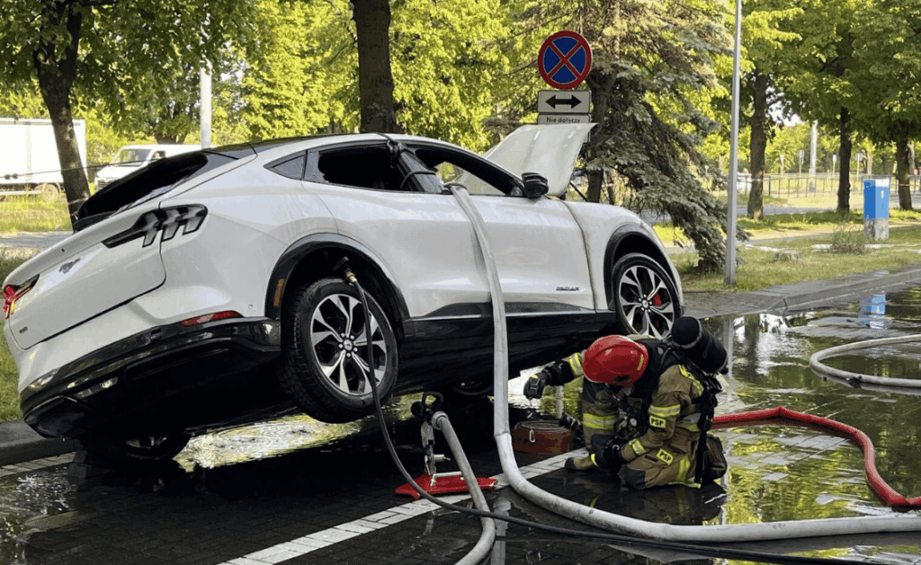 Pożary samochodów elektrycznych – fakty, mity i statystyki - Greenkick