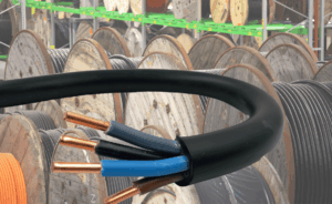 Czy stację ładowania można podłączyć przewodem czterożyłowym- BLOG - Greenkick (1)