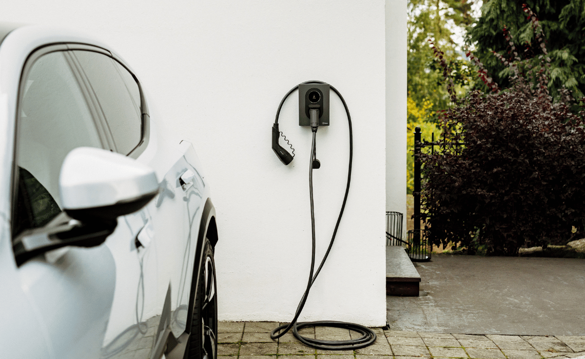 Montaż stacji ładowania w garażu przy domu jednorodzinnym - 8% czy 23% VAT - BLOG - Greenkick