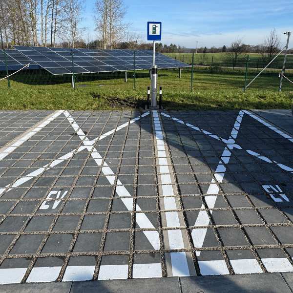 Usługa zabezpieczenia i oznaczenia miejsc parkingowych przy stacji ładowania (wariant podstawowy) - Usługi - Greenkick