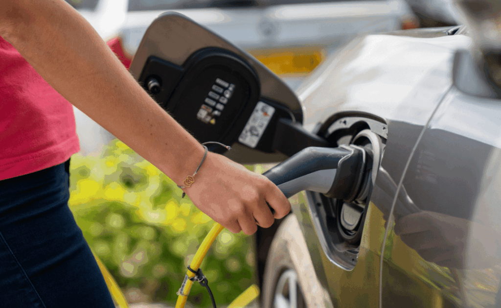 Jak ładować samochód elektryczny bezpiecznie Tryby ładowania EV, normy i najważniejsze zasady - BLOG - Greenkick