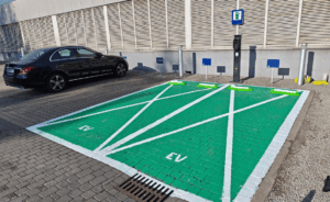 Stacja ładowania na parkingu firmowym - jak zaplanować inwestycję, która będzie działała także za 5 lat - BLOG - Greenkick